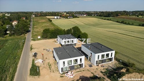 Nowoczesny dom bliźniak z garażem i ogródkiem. dom Marysin