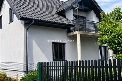 Atrakcyjny dom z dwoma niezależnymi mieszkaniami, 180 m² dom Cichawa