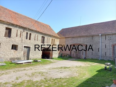 Na sprzedaż przestronny dom 679 m² z czterema budynkami w Jaroszowie dom Jaroszów