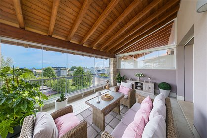 Widok na jezioro i panoramiczny taras w apartamencie 85 m² mieszkanie Peschiera del Garda