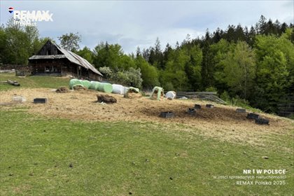 Widokowa działka z domem i stawem w Istebnej dom Istebna