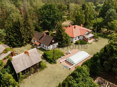 Przestronny dom z basenem i potencjałem inwestycyjnym. dom Stobnicko