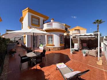 Zapraszam do obejrzenia wolnostojącej willi 108 m² w El Raso dom Alicante, Costa Blanca