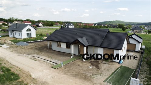 Dom parterowy z dużym ogrodem i tarasem w Szewcach dom Szewce