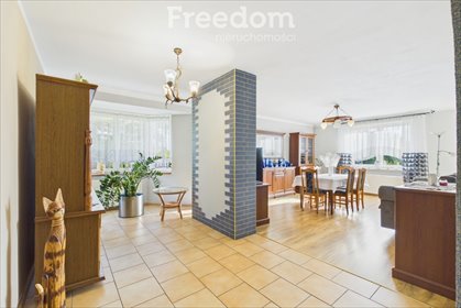 Polecam przestronny dom 150 m² z dużą działką, stawem i garażem dom Laseczno