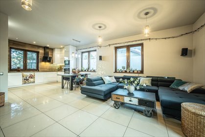 Komfortowy dom z energoszczędnym systemem i garażem dom Stary Adamów, Promyka