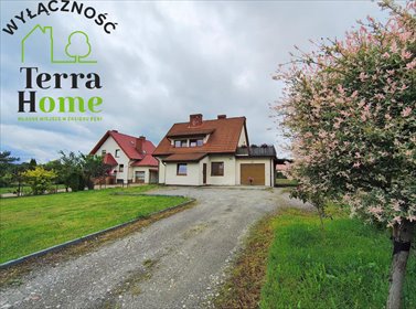 Przestronny dom z garażem i ogrodem w Brzezinach dom Brzeziny, Szkolna