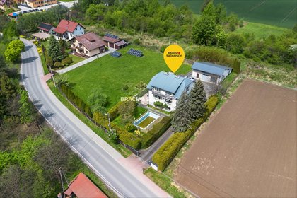 Wyjątkowy dom wolnostojący z basenem i dużą działką dom Krzeszowice, Żbicka