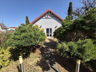 Dom wolnostojący z ogrodem, garażem i fotowoltaiką dom Łomianki Dolne, Wspólna