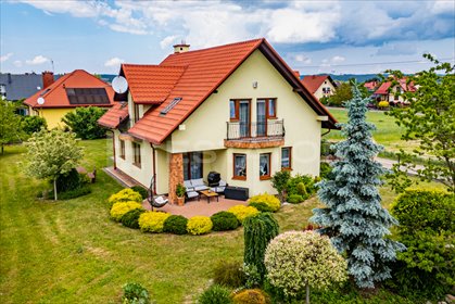 Przestronny dom 165 m² z tarasem i balkonami, gotowy do zamieszkania dom Dynów, 1 Maja