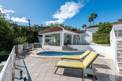 Urokliwa willa 235 m² z basenem i tarasem w Benahavís. dom Puerto del Almendro, Puerto del Almendro