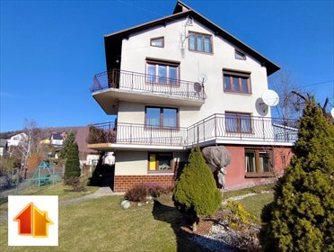 Dom z 3 niezależnymi kondygnacjami i widokiem na miasto dom Strzyżów, Karoliny Urbanowicz