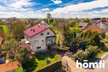 Dom z ogrodem i wysokim strychem do adaptacji dom Mników