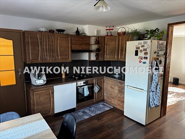 Siedlisko z odnowionym domem i 5 budynkami gospodarcymi dom Bartniczka, Grążawy