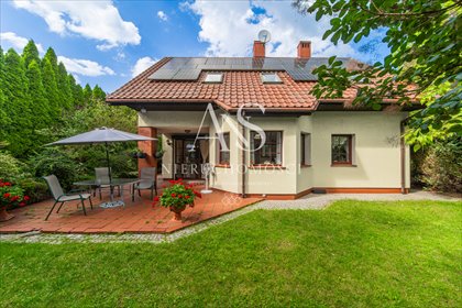 Sprzedam przestronny dom 154 m² z ogrodem i fotowoltaiką dom Dobra