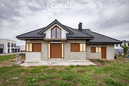 Na sprzedaż przestronny dom 288 m² z dużą działką w Skarbimierzu dom Skarbimierz Osiedle, Brzeska