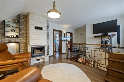 Dom z restauracją i mieszkaniem, 520 m2, Straszyn dom Straszyn, Spokojna