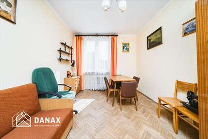 Przestronne 2 pokoje z jasną kuchnią, piwnicą i dużym potencjałem mieszkanie Kraków, Nowa Huta, os. Centrum B