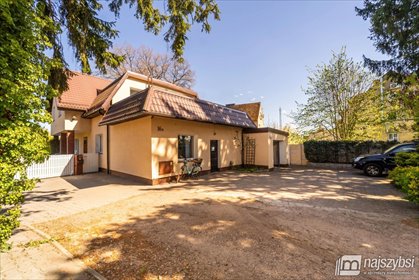 Sprzedam przestronny lokal 216 m² w Płotach z garażami lokal użytkowy Płoty, Centrum
