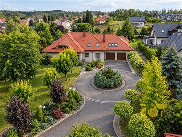 Przestronny dom 420 m² z ogrodem i garażem w Trąbkach. dom Trąbki