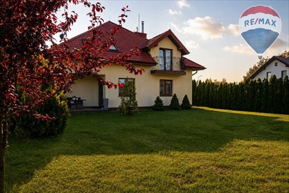 Do sprzedania przestronny dom 198 m² z garażem i ogrodem w Ruscu dom Rusiec, Środkowa