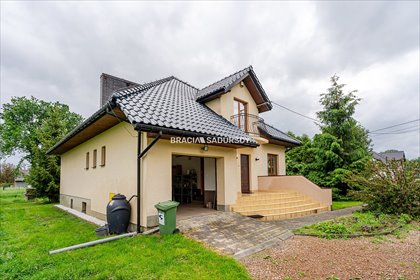 Przestronny dom 245 m² z tarasem i garażem w Rącznej dom Rączna