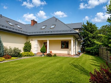 Przestronny dom 276 m² z garażem i dużą działką dom Łazy
