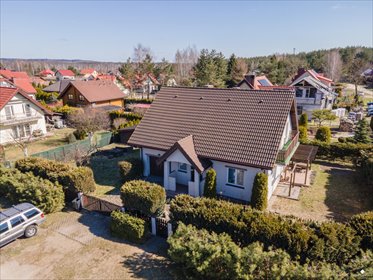 Dom z ogrodem, kominkiem i garażem w Giedajtach dom Giedajty