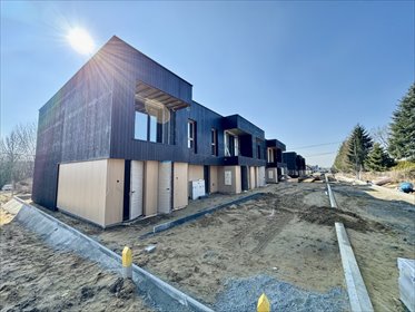 Nowoczesne mieszkanie z balkonami i elewacją z drewna mieszkanie Rzeszów, Lwowska