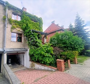 Przestronny dom z garażem i ogrodem w Oleśnicy. dom Oleśnica