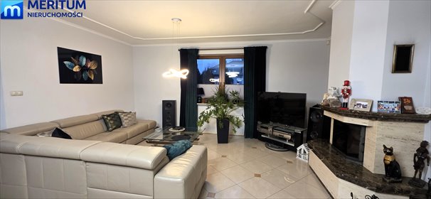 Przestronny dom z kominkiem i dużą działką w Brwinowie dom Brwinów