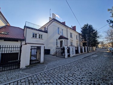 Duży dom na Żoliborzu z konferencyjnym budynkiem i parkingiem dom Warszawa, Żoliborz, stacja metra Plac Wilsona