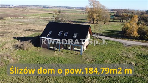 Nowoczesny dom z dużą działką i własną aranżacją dom Ślizów