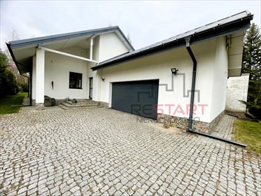 Przestronny dom z dużym ogrodem i dwustanowiskowym garażem dom Korytów A