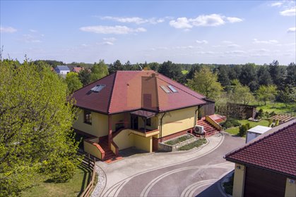 Przestronny dom z tarasem i garażem w Chrząstawie Wielkiej dom Chrząstawa Wielka