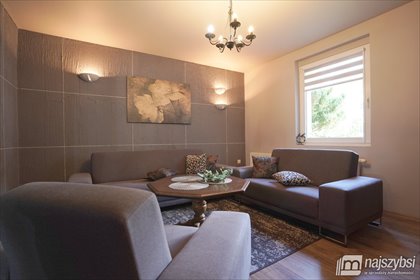 Sprzedam przestronny dom 152 m² z dwoma niezależnymi mieszkaniami w Dobrej dom Dobra, Centrum