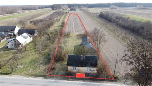 Urokliwe siedlisko 45 m2 z murowanymi budynkami dom Boiska