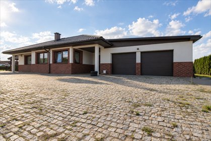 Do sprzedania komfortowy dom 220 m² z dużą działką 3000 m² w Stargardzie dom Stargard