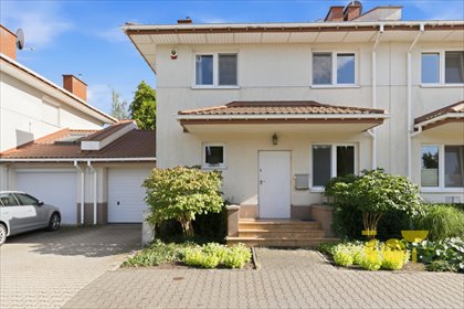 Dom szeregowy 146 m² z ogrodem, garażem i placem zabaw dom Bielawa, Ogrody Bielawy