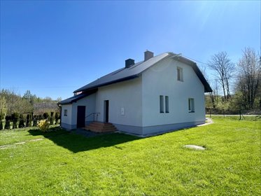 Urokliwy dom 80 m2 z dużą działką i garażem w Domaradzu dom Domaradz