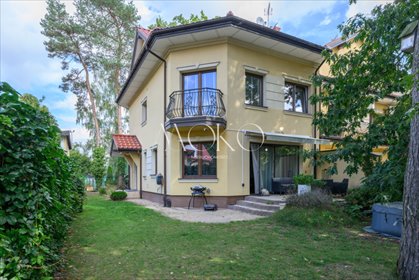 Segment skrajny z dużym ogrodem i starodrzewem dom Kobyłka, Wąska