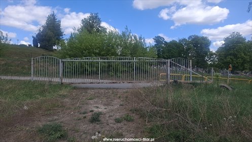 Działka usługowa z panelami fotowoltaicznymi i ogrodzeniem działka Nakło nad Notecią