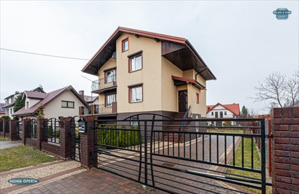 Przestronny dom z garażem, oddzielnym wejściem i dużą piwnicą dom Bełchatów, Wielkopolska