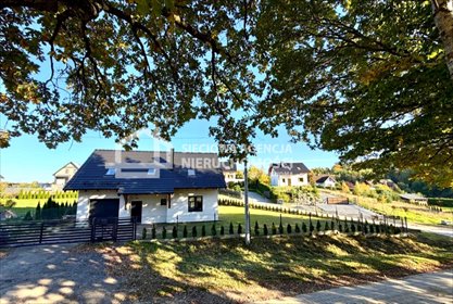 Dom 137 m² z ogrodem i garażem - gotowy do zamieszkania dom Somonino