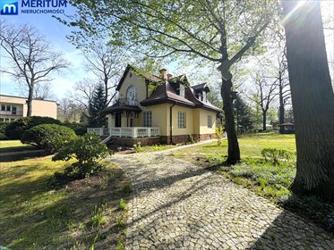 Urokliwa przedwojenna willa z ogrodem w Milanówku dom Milanówek