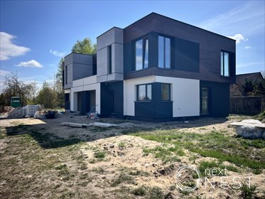 Nowoczesny dwulokalowy dom z dużymi przeszkleniami i ogrzewaniem podłogowym dom Długa Szlachecka, Księdza Jerzego Popiełuszki