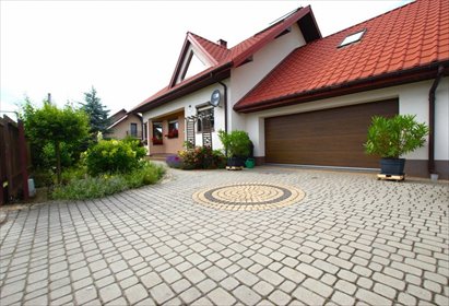 Przestronny dom 376 m² z nowoczesnym wyposażeniem i solarami dom Brynica