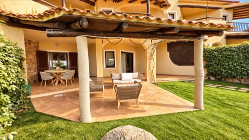 Do sprzedania eleganckie mieszkanie 67 m² z panoramicznym widokiem w Arzachena mieszkanie Arzachena
