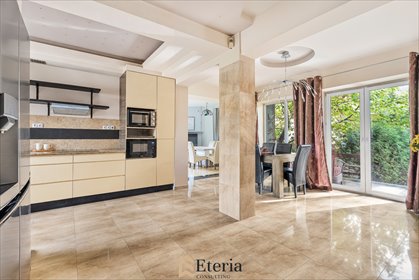 Do sprzedania przestronny dom 295 m² w Lipinkach z marmurowymi schodami dom Lipinki, Wiosenna 5a