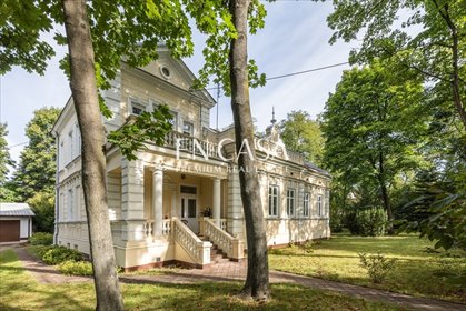 Zabytkowa willa Leontynówka z ogrodem i budynkiem gospodarczym dom Milanówek, krakowska 13